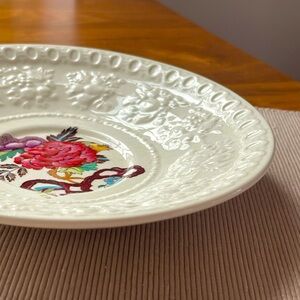 Collectible Wedgewood 3 tea cup & saucer set. Mint condition. Antique bone china